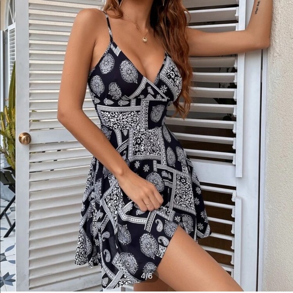 Cute pattern dress - Picture 2 of 2